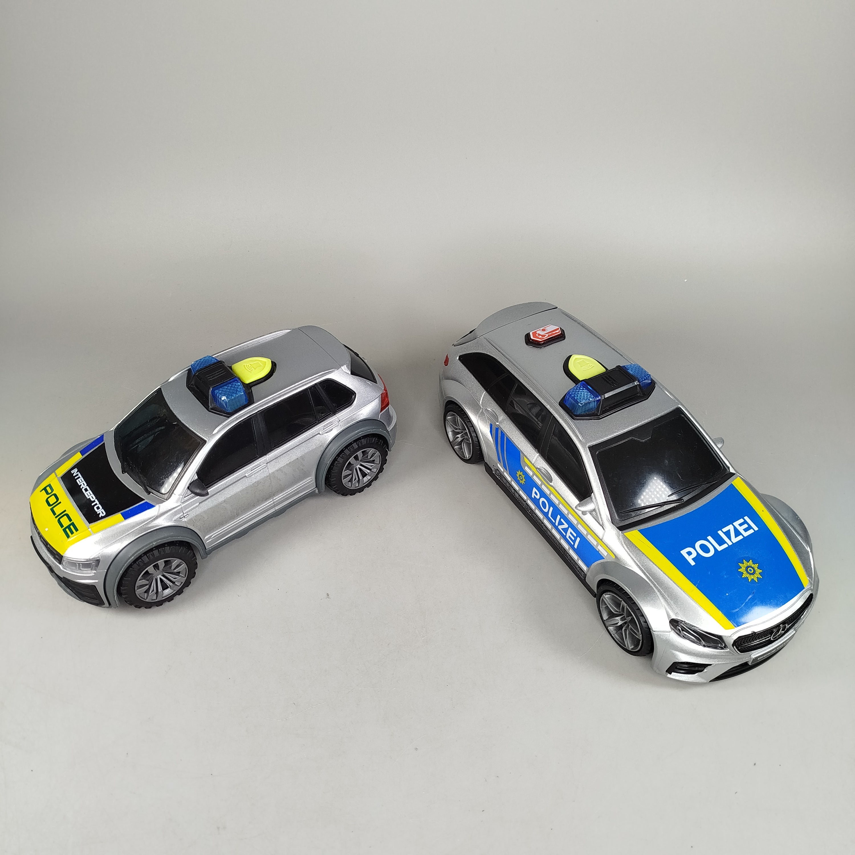 Bundle Welly 2x Polizeiautos Modelle, gebraucht, ab 3 Jahre